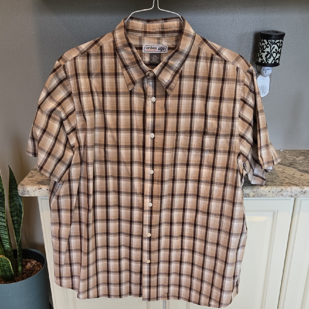 UNIONBAY Men's Short-Sleeve Plaid Button-Down in Beige and Brown